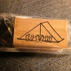 Amuse stamp tent and feet